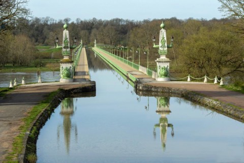 Briare, Canal bridge built by Gustave Eiffel, lateral canal to the Loire above the Loire river,