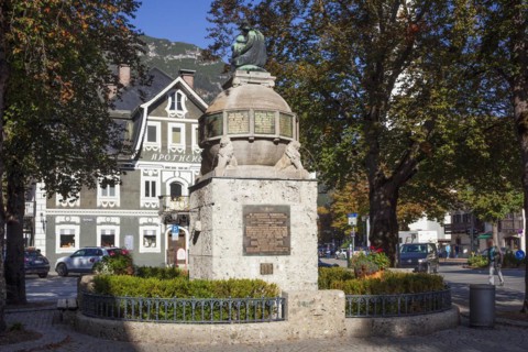 Old pharmacy and war memorial on Marienplatz, Garmisch district, Garmisch-Partenkirchen,