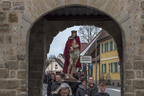 Historic Good Friday procession for 350 years with life-size wood-carved figures from the 18th