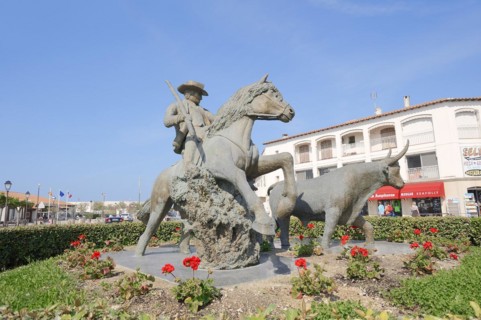 Statue of a drover with Camargue horse and Camargue bull, Les Saintes-Maries-de-la-Mer, Camargue,