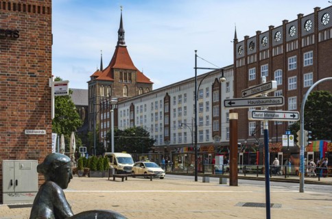 Everyday traffic situation on the corner of Schnickmannstrasse and Lange Strasse in the historic
