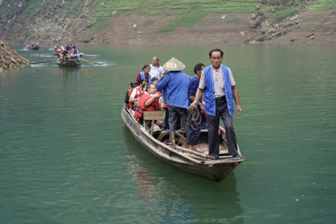 Special boats for the side arms of the Yangtze, for the tourists of the river cruise ships,