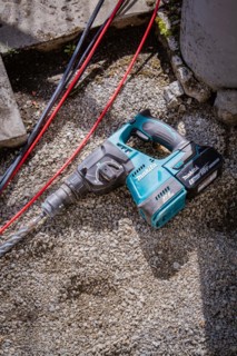 A cordless hammer drill from Makita is lying on the floor, solar systems construction, trade,