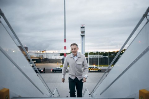 Christian Lindner (FDP), Federal Minister of Finance, pictured boarding an aircraft of the