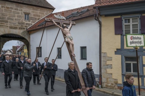 Historic Good Friday procession for 350 years with life-size wood-carved figures from the 18th