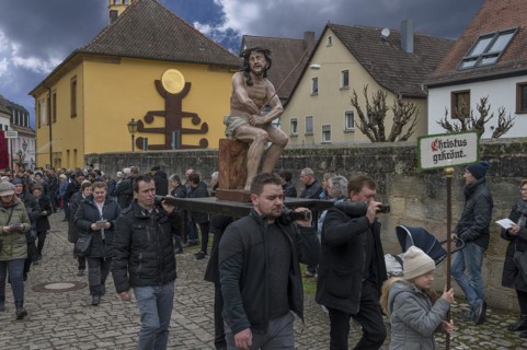 Historic Good Friday procession for 350 years with life-size wood-carved figures from the 18th