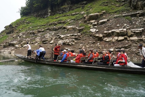 Special boats for the side arms of the Yangtze, for river cruise ship tourists, Yichang, China,