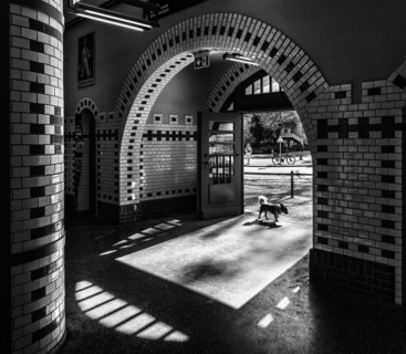 Black and white photograph, Nikolassee S-Bahn station, interior shot, Berlin-Zehlendorf, Berlin,