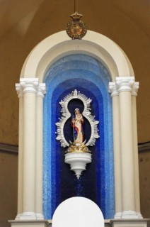 Cathedral Nuestra Senora de la Asuncion, Old Town, Granada, Nicaragua, A religious statue of the