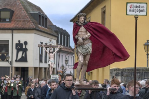 Historic Good Friday procession for 350 years with life-size wood-carved figures from the 18th