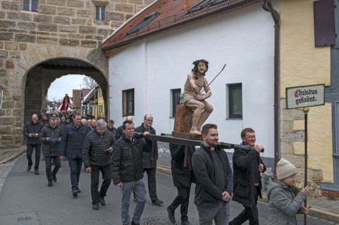 Historic Good Friday procession for 350 years with life-size wood-carved figures from the 18th