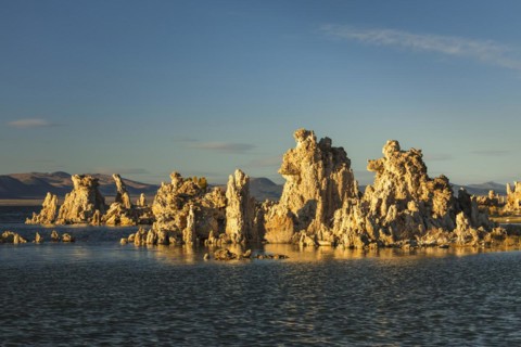 Mono Lake at sunset, Mono Lake Tufa State Reserve, Sierra Nevada, California, USA, Mono Lake Tufa