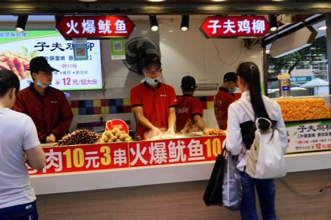 Strolling in Chongqing, Chongqing Province, China, Asia, Lively scene at a food stall on a busy