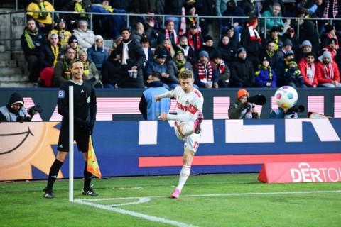 Florian Kainz (#11), 1.FC Koeln at free kick -, 1st Bundesliga, 1.FC Koeln, BVB Borussia Dortmund