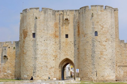 Old city wall, Aigues-Mortes, Camargue, Gard, Languedoc-Roussillon, South of France, France, Europe