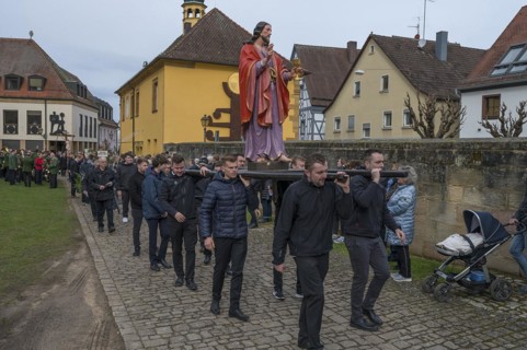Historic Good Friday procession for 350 years with life-size wood-carved figures from the 18th