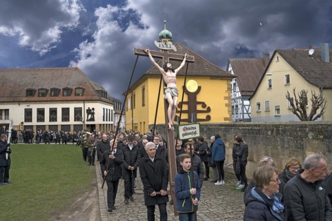 Historic Good Friday procession for 350 years with life-size wood-carved figures from the 18th