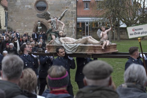 Historic Good Friday procession for 350 years with life-size wood-carved figures from the 18th
