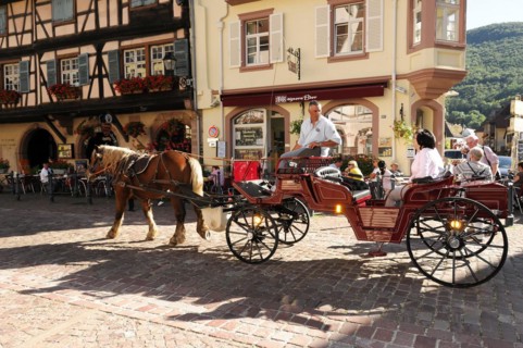 Kaysersberg, Alsace Wine Route, Alsace, Departement Haut-Rhin, France, Europe, A horse-drawn