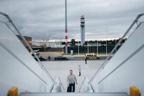Christian Lindner (FDP), Federal Minister of Finance, pictured boarding an aircraft of the