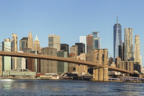 Skyline of downtown Manhattan with One World Trade Centre and Brooklyn Bridge, New York City, New
