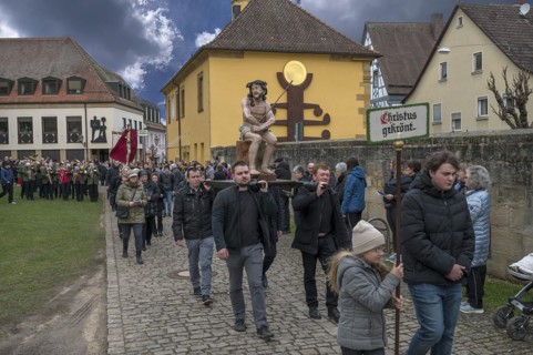 Historic Good Friday procession for 350 years with life-size wood-carved figures from the 18th