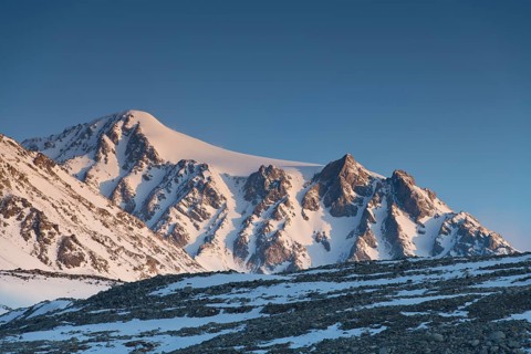 Sunrise at the snowy Cold Peak, Mongolian Chueiten, 3373m, Tavan Bogd National Park, Mongolian