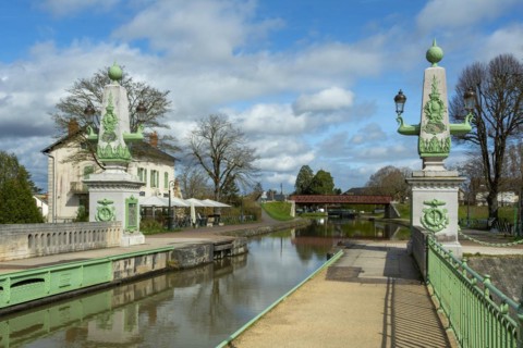 Briare, Canal bridge built by Gustave Eiffel, lateral canal to the Loire above the Loire river,