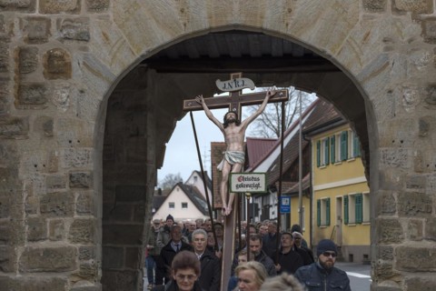 Historic Good Friday procession for 350 years with life-size wood-carved figures from the 18th