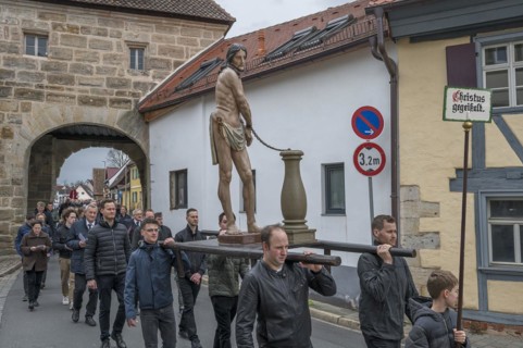 Historic Good Friday procession for 350 years with life-size wood-carved figures from the 18th