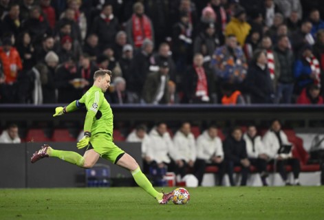Goalkeeper Manuel Neuer FC Bayern Munich FCB (01) Goal kick action, Allianz Arena, Munich, Bavaria,
