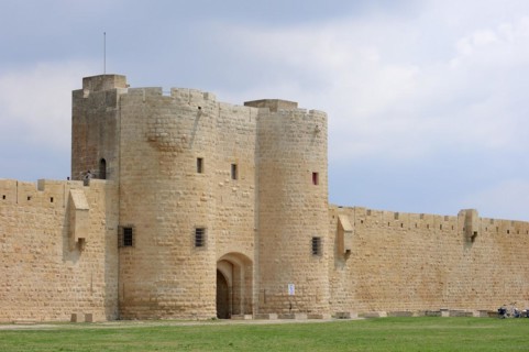 Old city wall, Aigues-Mortes, Camargue, Gard, Languedoc-Roussillon, South of France, France, Europe