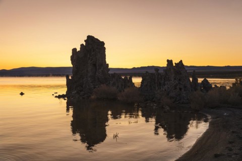 Tufa formations at Mono Lake at sunrise, Mono Lake Tufa State Reserve, California, USA, Mono Lake