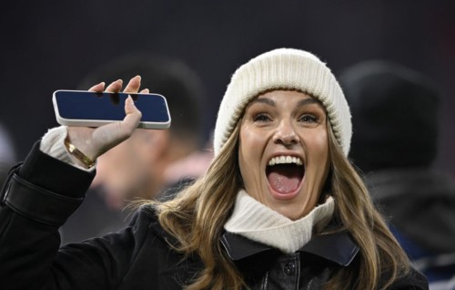 TV presenter Laura Wontorra DAZN, portrait, cap, laughs, waves to her fans, smartphone, mobile