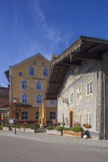 Houses to the Hussars and Braeustueberl with Lueftlmalerei, gastronomy, Partenkirchen district,