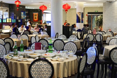 Dinner in a posh restaurant in Shanghai, China, Asia, Guests sitting at round tables in a Chinese