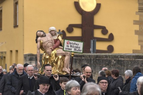 Historic Good Friday procession for 350 years with life-size wood-carved figures from the 18th