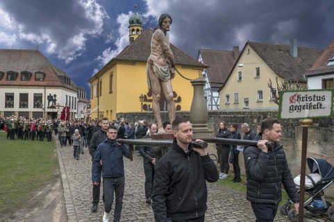 Historic Good Friday procession for 350 years with life-size wood-carved figures from the 18th