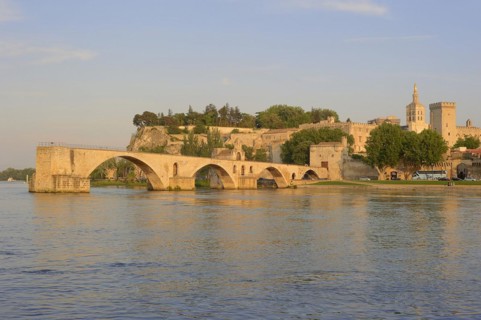 Pont Saint Benezet bridge, Palais des Papes and Notre-Dame des Doms cathedral, Avignon, Vaucluse,