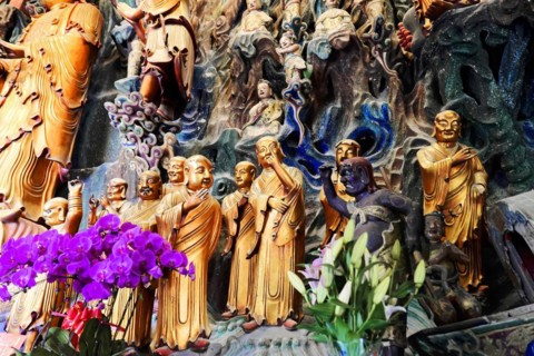 Jade Buddha Temple, Shanghai, Detailed colourful relief of Asian sculptures with dynamic