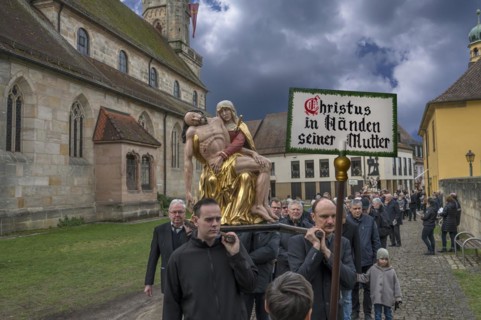 Historic Good Friday procession for 350 years with life-size wood-carved figures from the 18th