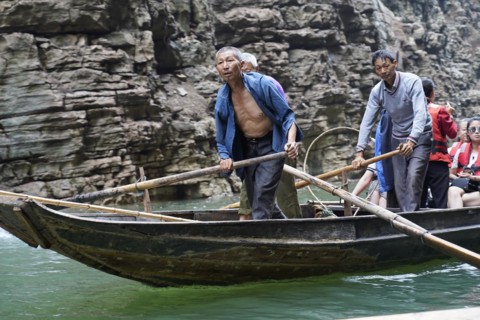 Special boats for the side arms of the Yangtze, for the tourists of the river cruise ships,