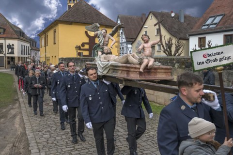 Historic Good Friday procession for 350 years with life-size wood-carved figures from the 18th