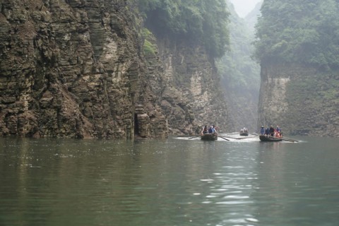 Special boats for the side arms of the Yangtze, for the tourists of the river cruise ships,