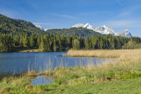 Geroldsee or Wagenbruechsee with Estergebirge, Kruen near Mittenwald, Werdenfelser Land, Upper