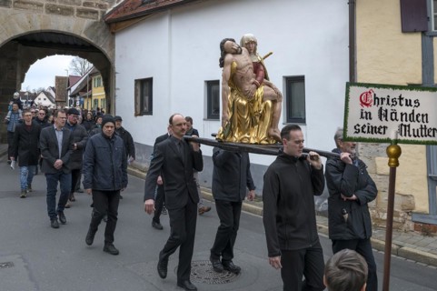 Historic Good Friday procession for 350 years with life-size wood-carved figures from the 18th