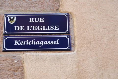 Kaysersberg, Alsace Wine Route, Alsace, Departement Haut-Rhin, France, Europe, Bilingual street