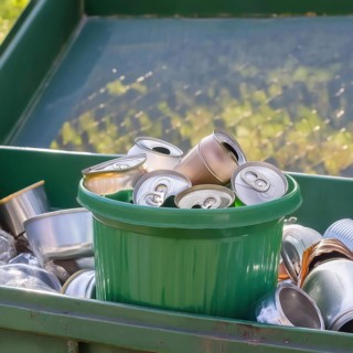 Symbol photo, rubbish, waste, empty beverage cans in a rubbish container, AI generated, AI
