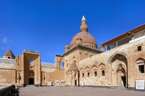 Ishak Pasha palace, Second courtyard with the tomb of the palace founder, Dogubayazit, Turkey, Asia