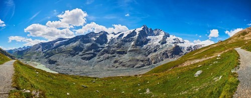 View from Gamsgrubenweg at Franz Joseph Hoehe into the mountains (Grossglockner) with Pasterze on a